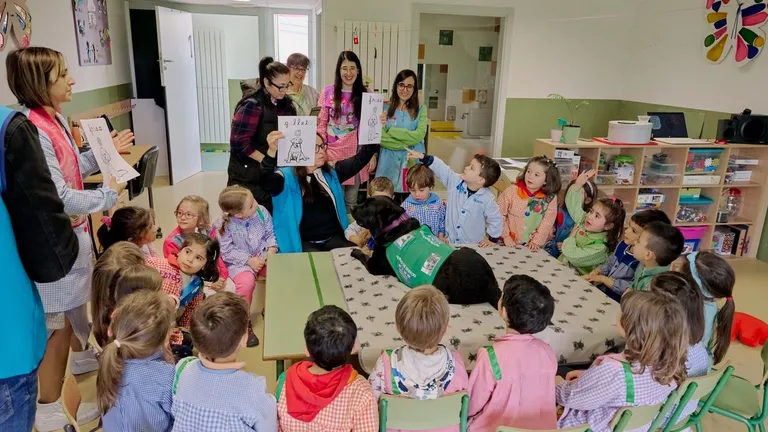 Proyecto piloto de enseñanza con perros en Allariz